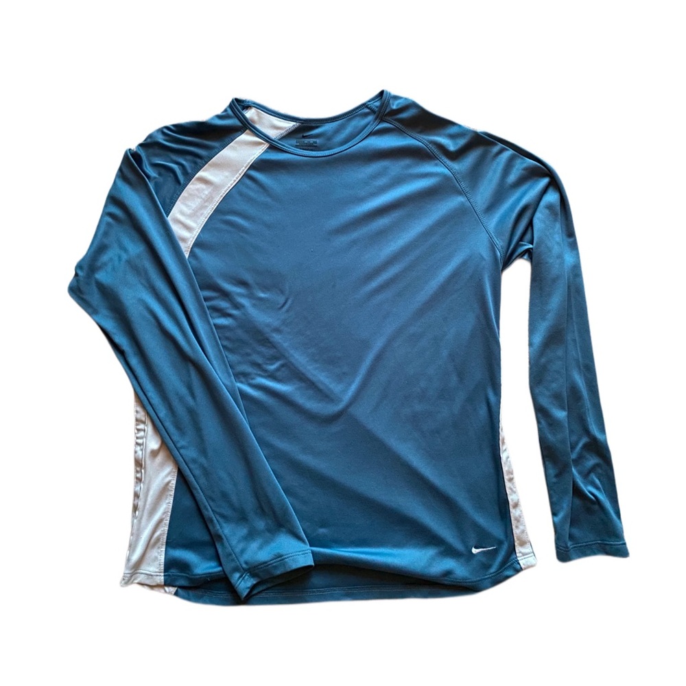 Women’s blue Nike long sleeve tee with white stripe size XL